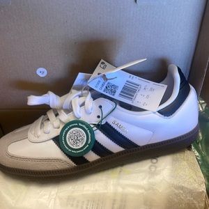 White adidas sambas. Brand new size men’s 4 1/2